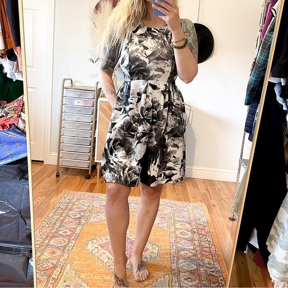 APT 9 | Black White Floral Sleeveless High Neck Mini Dress - Picture 1 of 6